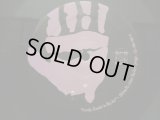 CHINO XL (THE ART OF ORIGIN) / PURPLE HANDS IN THE AIR