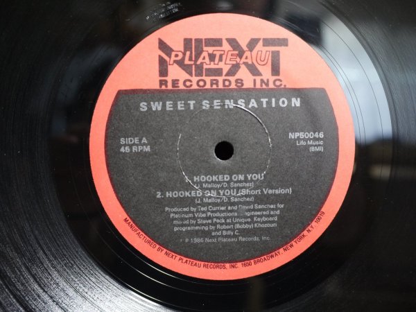 画像1: SWEET SENSATION / HOOKED ON YOU (1)